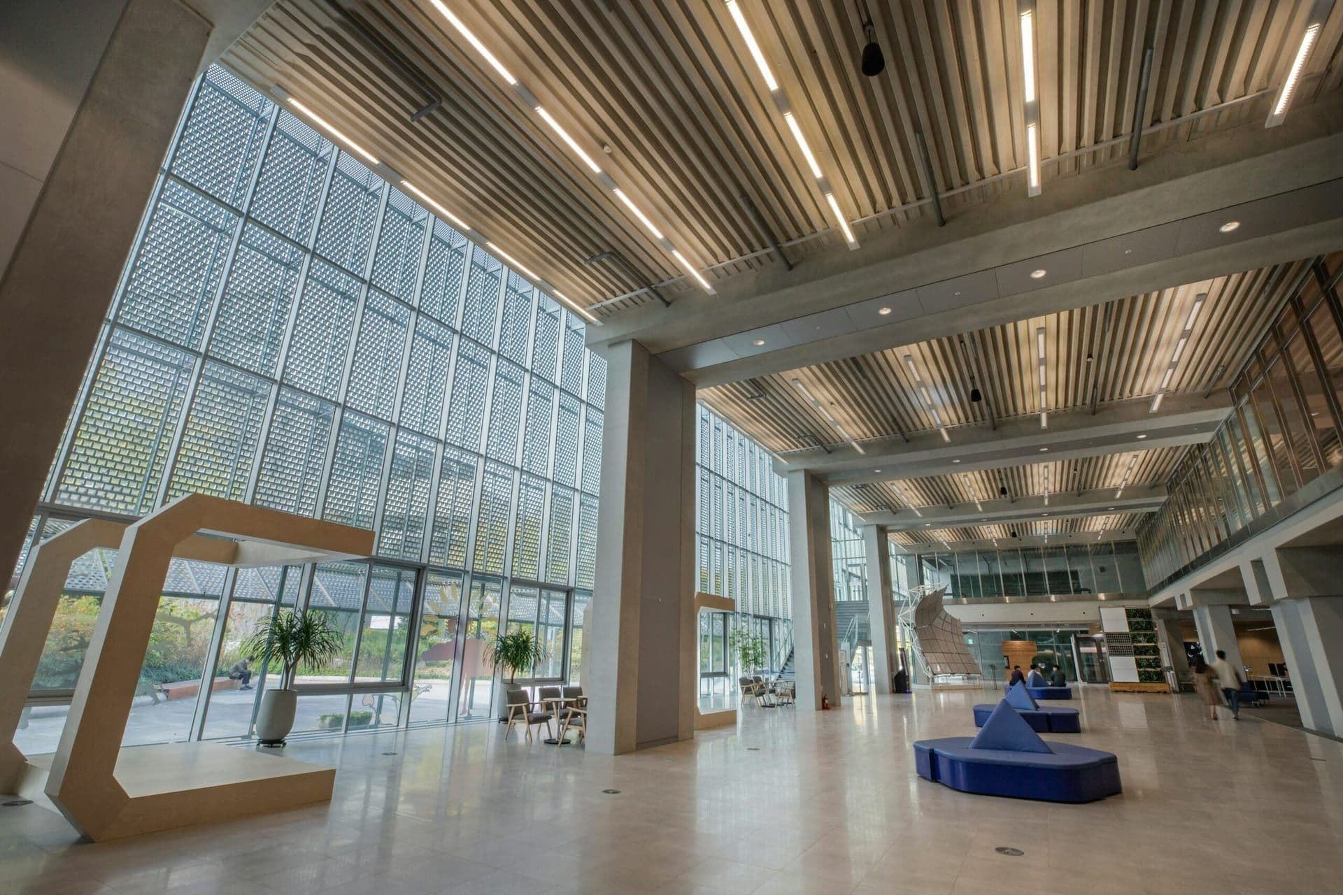 Co-Working Spaces: Revolutionizing Commercial Real Estate in the Hybrid Work Era