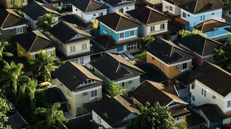 U.S. Housing Market Sees Surge in Listings Amid High Mortgage Rates and Sluggish Demand