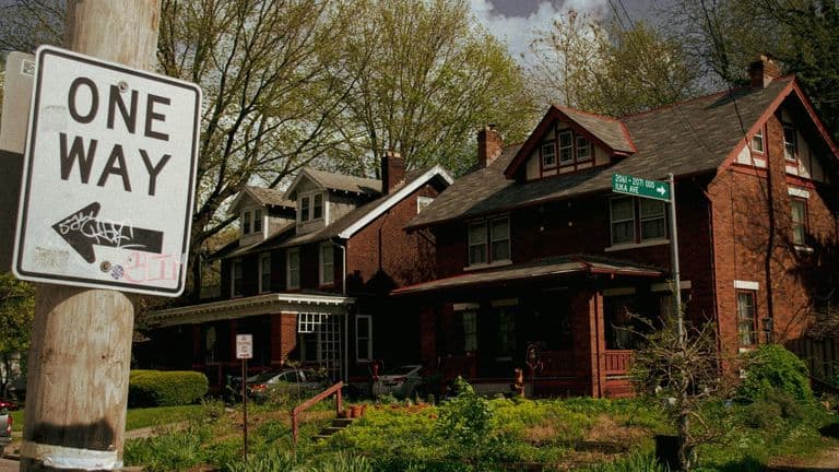 Home Sellers Holding on Tight to Pandemic‑Era Rates, Driving Delistings Higher