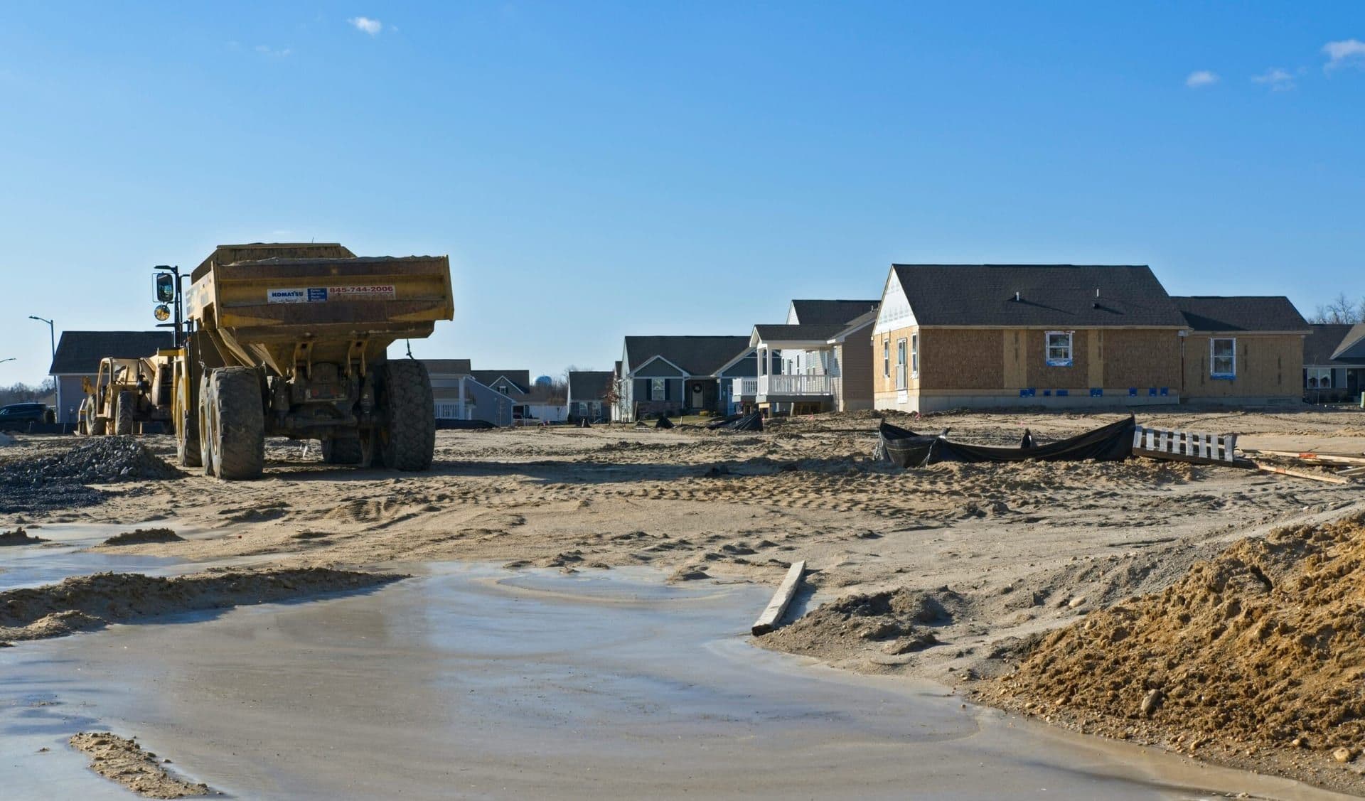 Sales of Newly Built Homes Drop as Prices and Interest Rates Rise