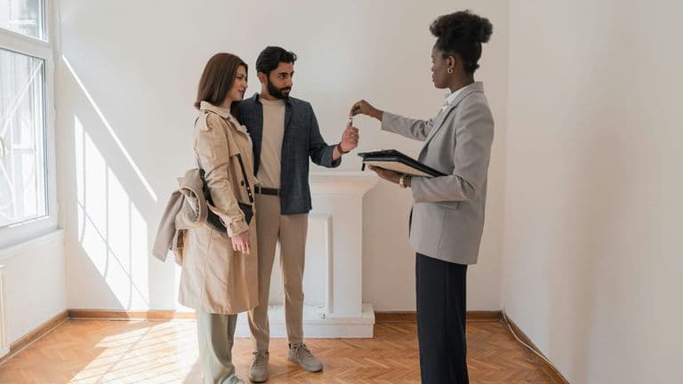 Cooling U.S. Housing Market Adds Pressure on Realtors as High Mortgage Rates Persist