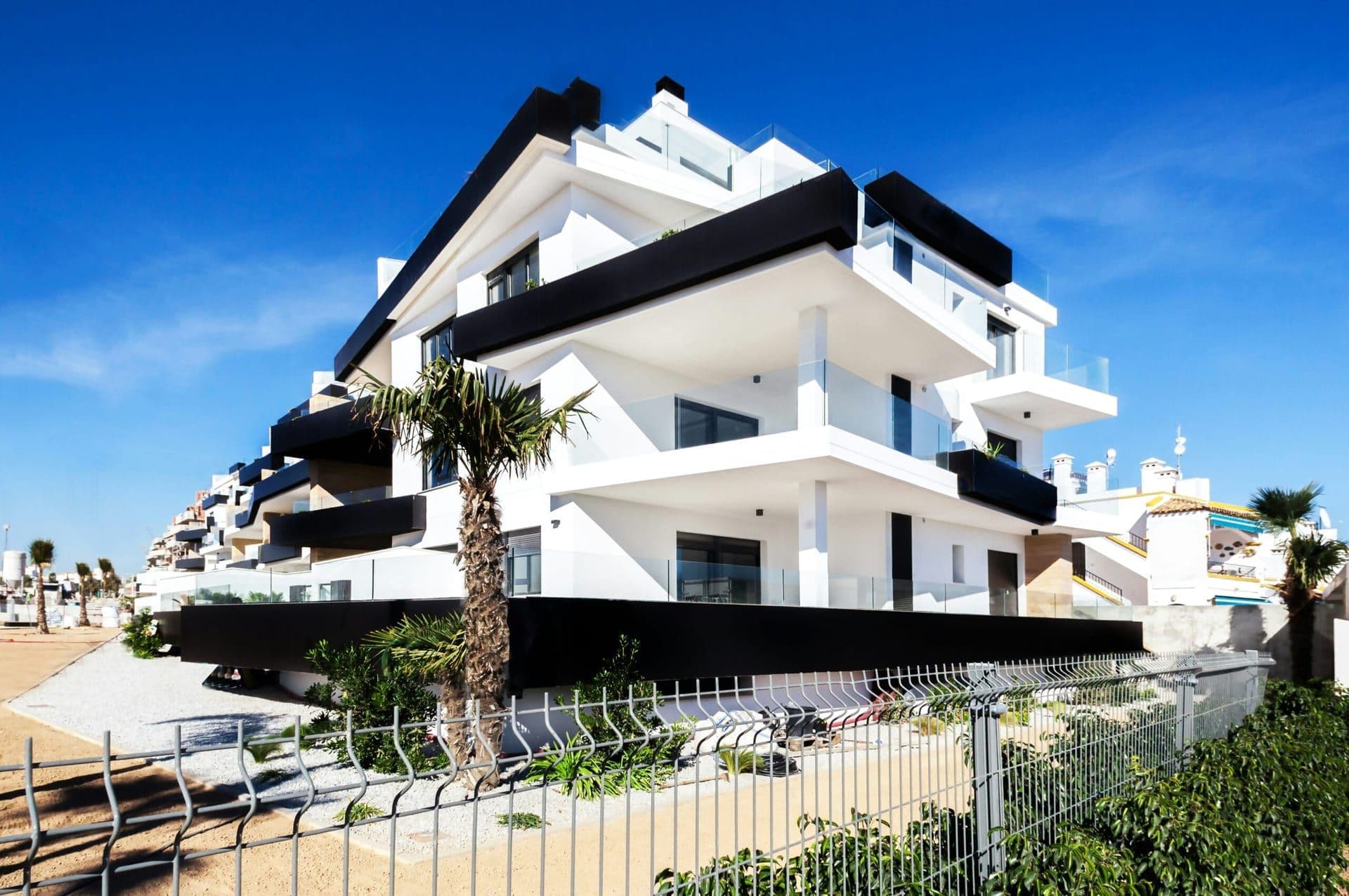Luxury Real Estate Market Breaks Records as International Investors Flood U.S. Markets