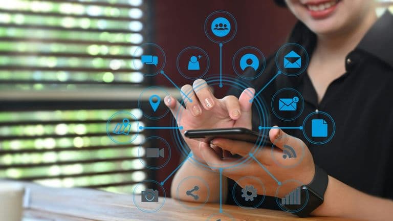 Realtors Adapt to Changing Market with Digital Tools