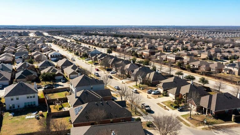 U.S. Housing Market Begins to Stabilize as Mortgage Rates Hold Steady and Supply Increases