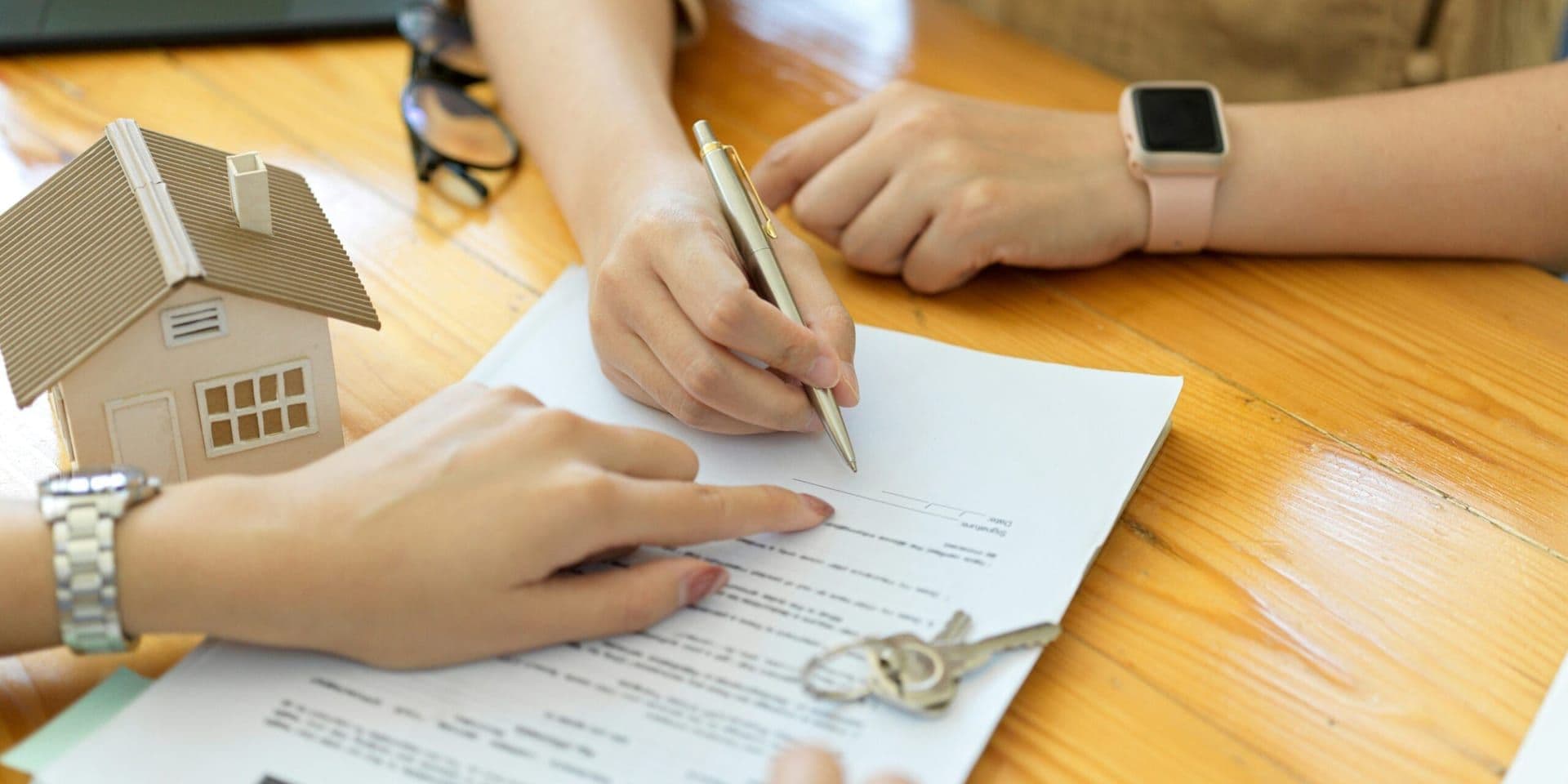 Pending Home Sales Rise as Mortgage Rates Fall