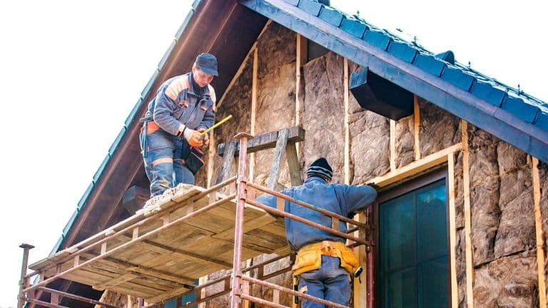 Homebuilders Increase Price Cuts Amid Declining Confidence in May 2025