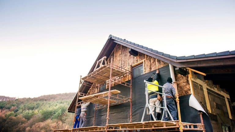High Mortgage Rates Continue to Erode Builder Confidence