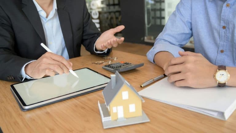 Real Estate Agents Innovate Amid High Mortgage Rates and Shifting Buyer Demands