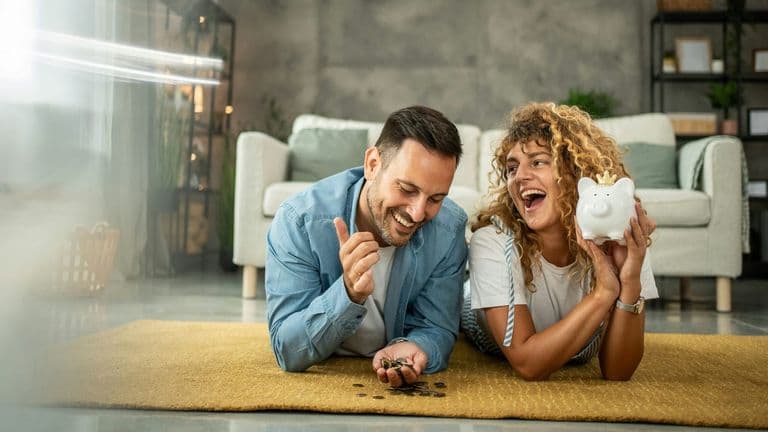 Homeowners Stay Put, Challenging Realtors Amid Rising Mortgage Rates