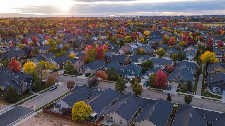 U.S. Housing Market Shows Modest Growth Amid Stabilizing Mortgage Rates and Rising Inventory