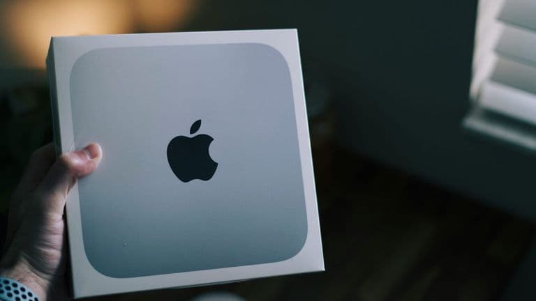 Apple CEO Tim Cook Presents Glass Plaque to President Trump Amid $100 Billion U.S. Manufacturing Commitment