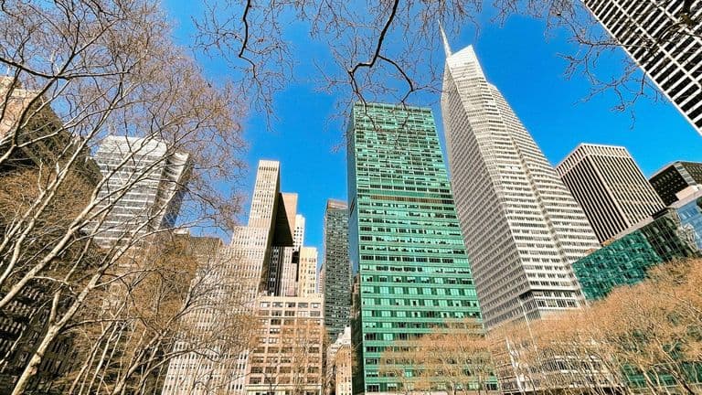Multifamily Assets Drive Commercial Real Estate Growth Amid Office Vacancy Plateau