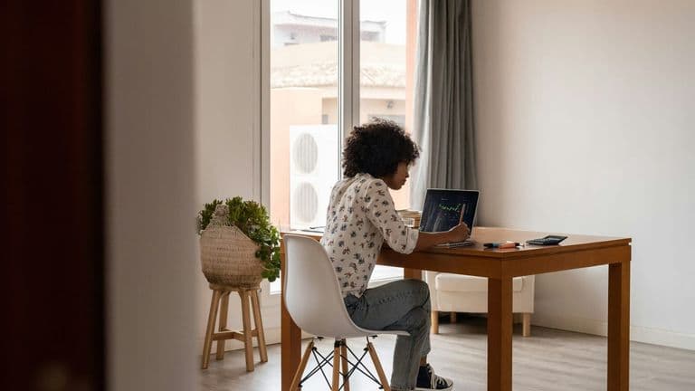 Exploring the Benefits of Smart Home Technology in Modern Residences