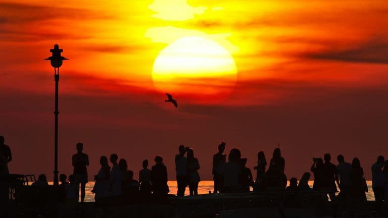 Longest Day of the Year Brings Skywatchers Out for Summer Solstice Celebrations