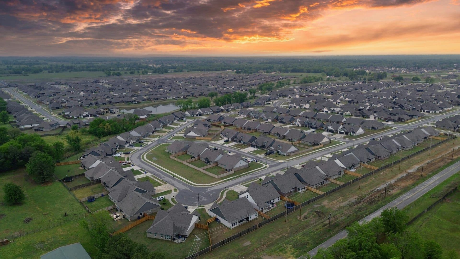 Chicago’s Suburban Market Gains Popularity as City Living Declines